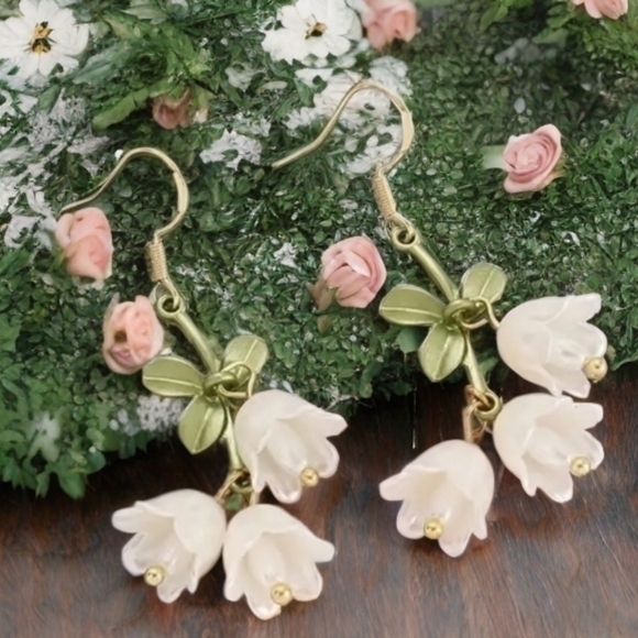 Boston Proper Lilly Bellflower Drop Earrings